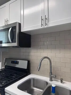 a kitchen with a sink and a microwave at Marina del Rey 1BR apt Ocean Walk, Pool, Hot Tub, Gym, BBQ, Lagoon, Sunset Views in Los Angeles