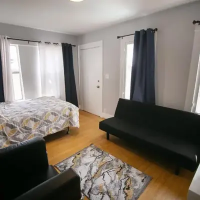 Cozy room in East Holywood