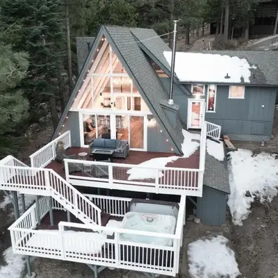 Cove Lakeside Jacuzzi