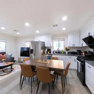 Modern Private Room in Shared Home -Walk to USC