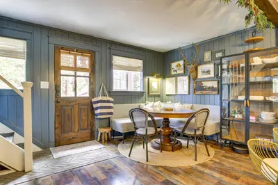 a dining room with a table and chairs at Hike, Ski, Relax Mtn Getaway in Lake Arrowhead in Lake Arrowhead