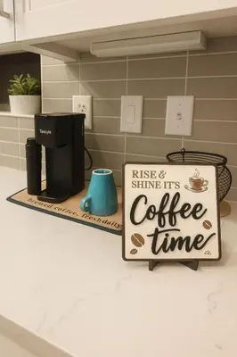 a sign that says rise and shine its coffee time at \u4e09\u697c\u4e24\u623f\u4e24\u536b\u8fd1\u5e02\u4e2d\u5fc3\u4ea4\u901a\u4fbf\u5229\u6b65\u884c\u53ef\u8fbe\u5546\u5708\u9002\u5408\u5bb6\u5ead in Eastvale
