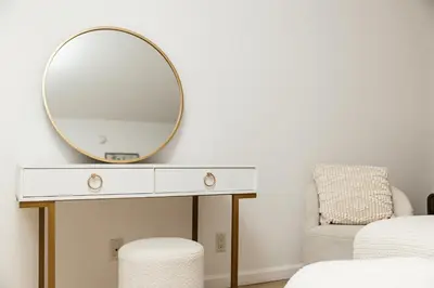 a dressing table with a mirror and a chair at Ocean Breeze Retreat in Los Angeles