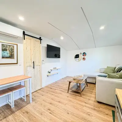 Cozy Designer Guesthouse with Style - RE