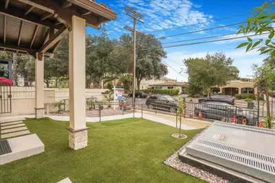 a yard with green grass and a basketball court at Stylish Pasadena Stay Near Old Town & Rose Bowl in Pasadena