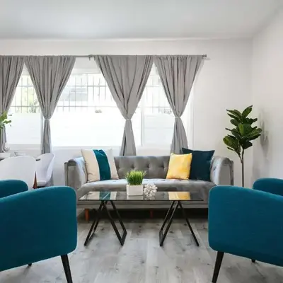 Modern 3BR Apt with Parking in Glendale