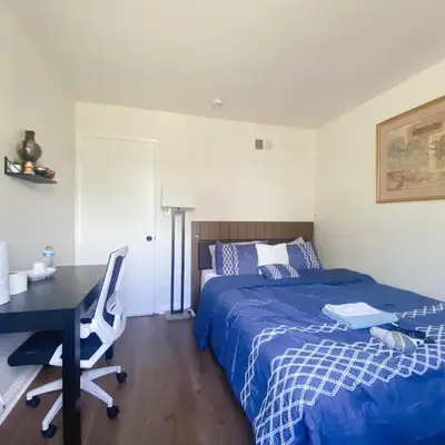 Pomona Cozy Queen Bedroom
