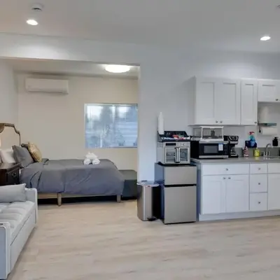 4 Mi to Old Pasadena Walkable Studio