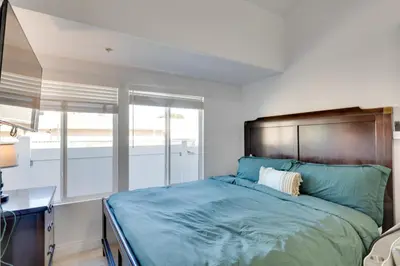 a bedroom with a bed and a desk and a window at Walk to Main St! Pet-Friendly Alhambra Studio in Alhambra
