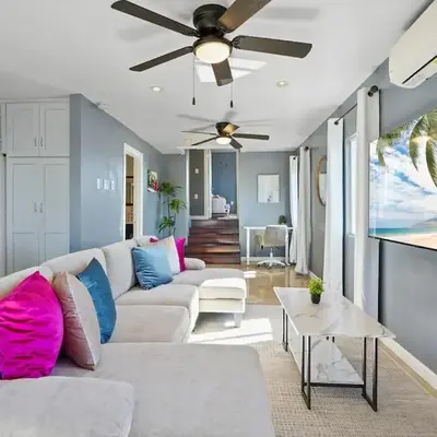 Darling 2 bedroom 1 bathroom Highland Park Home with Jacuzzi and View