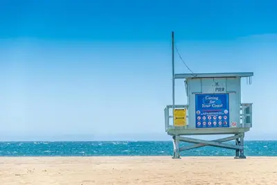 a lifeguard stand on the beach at Charming Modern apartment in Santa Monica in Los Angeles