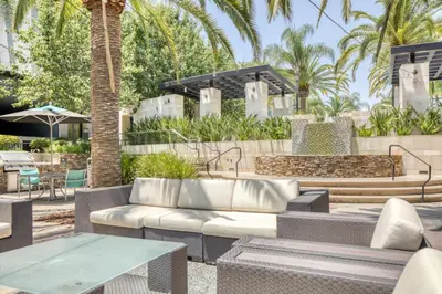 Gallery image of Blueground Burbank pool nr Burbank Town Center LAX-1381 in Los Angeles