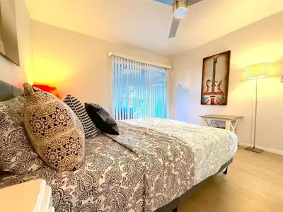 a bedroom with a bed and a window at Great 2 Bedroom and 2 Bathroom Apartment in Marina in Los Angeles
