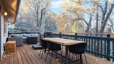 a deck with a table and chairs on a balcony at 5BDR Hot Tub Deck Firepit Mins to Village Lake The Hilltop by AvantStay in Lake Arrowhead