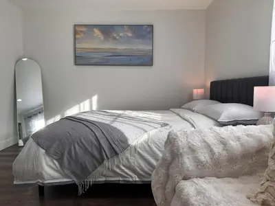 a bedroom with a bed and a painting on the wall at Cozy Home near Beaches, LAX, SoFi, Intuit Dome,405 in Hawthorne