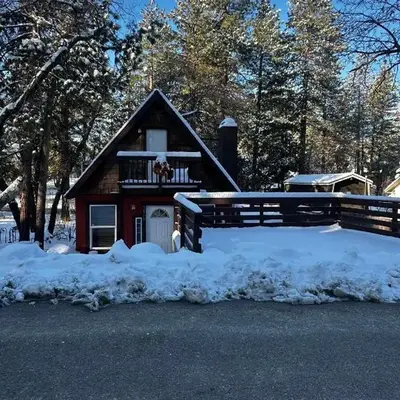 Snuggle Inn Cabin