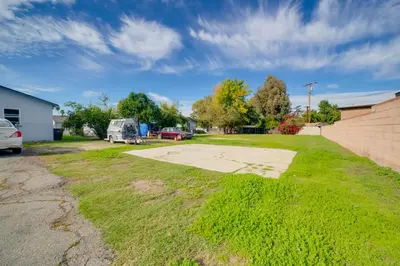 a driveway in a yard with a car parked at Work and Play! Studio Retreat 2 Mi to Dtwn Riverside in Riverside