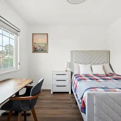 Cozy Full Bedroom Shared Home Great Value