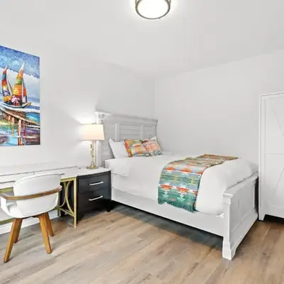 Premium Queen Room Private Ensuite Bright