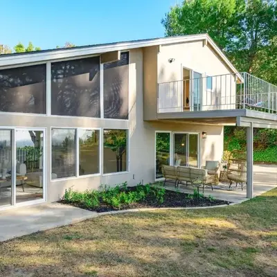 Spacious Retreat with Scenic Mountain Views