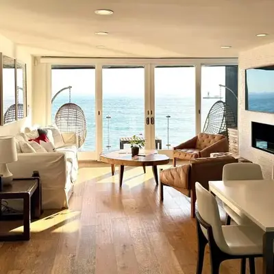 Malibu Waterfront Gallery with Private Beach Access