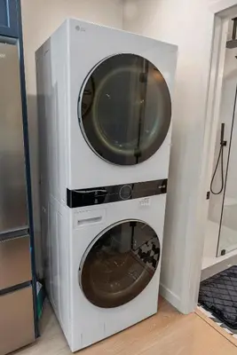 a microwave and a dryer in a room at New 1 BR, King Bed, Laundry In-Unit, Parking in Los Angeles