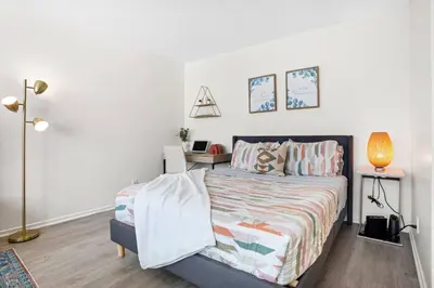 a bedroom with a bed and a table with a lamp at Beachside Beauty Steps To The Beach & Restaurants in Los Angeles