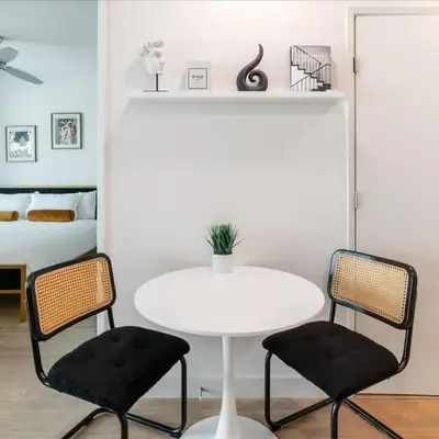 Santa Monica 1BR apt with Parking