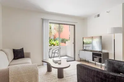 Gallery image of Blueground Studio City jacuzzi nr Lake LAX-1389 in Los Angeles