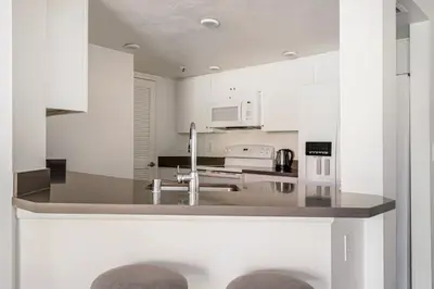 Gallery image of Blueground Studio City jacuzzi nr Lake LAX-1389 in Los Angeles