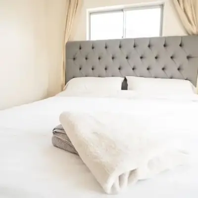 Bright and Comfortable 2 Bedrooms with Views in Santa Monica