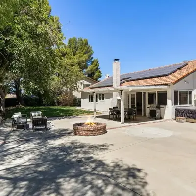 Cozy & Bright Santa Clarita Retreat