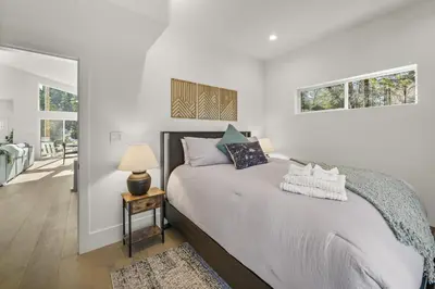 a bedroom with a bed and a table with a lamp at Skyline Summit Lodge in Big Bear Lake