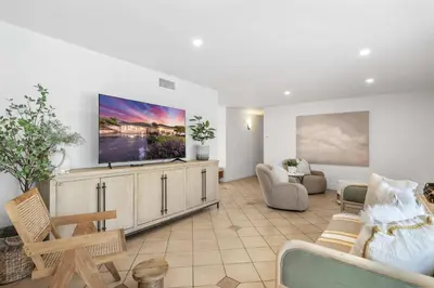 Gallery image of Marbella Lane - Contemporary 4BR Charm w Pool in Fullerton