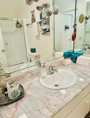 a bathroom with a sink and a mirror at Cozy Beach Haven in Los Angeles