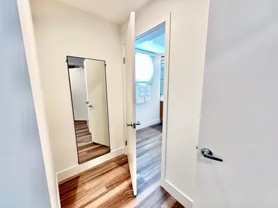 a hallway with a mirror and a white door at Bright 2 Bed 2 Bath with Views Walk to the Beach DTSM in Los Angeles