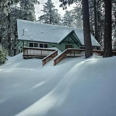 Cozy Cabin Retreat with a Hot Tub
