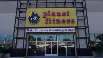 a store front with a sign for a plant business at \u963f\u5c14\u7f55\u5e03\u62c9\u6c11\u5bbf in Alhambra