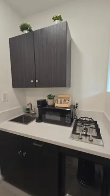 Gallery image of Modern Suite with Kitchen Prkng Near Disney and DTLA in Downey
