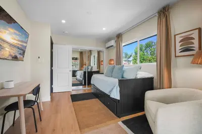 Gallery image of Rooftop Hot tub & Firepit Lounge - BBQ - EV Charger in Long Beach