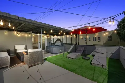 Gallery image of Rooftop Hot tub & Firepit Lounge - BBQ - EV Charger in Long Beach