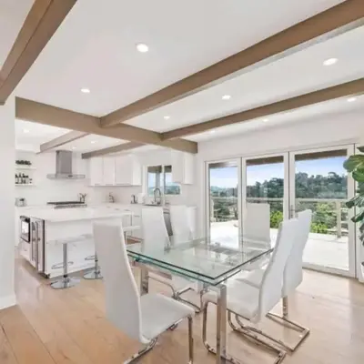 Beautiful home with VIEWS in Silver Lake Hills