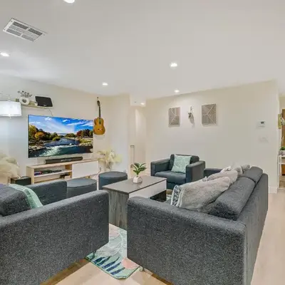 20 min to Disneyland - Spacious Family Home Near All the Fun