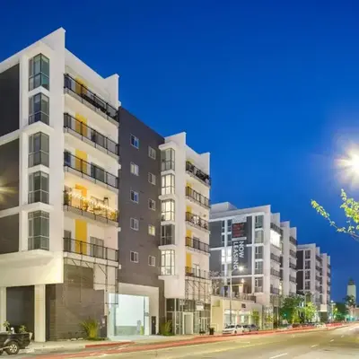 Luxe on Hollywood Blvd 2BR with FREE PARKING