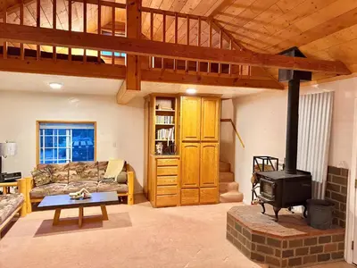 Gallery image of Kennedy Bluebird: offgrid cabin near SF Kern River in Sykes
