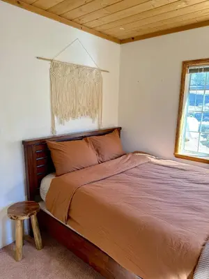 Gallery image of Kennedy Bluebird: offgrid cabin near SF Kern River in Sykes
