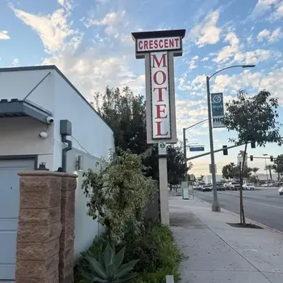 Crescent Motel