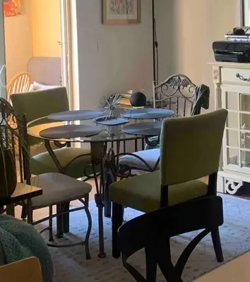 a dining room with a table and chairs at Sweet Beautiful 2 bedrooms home in Los Angeles