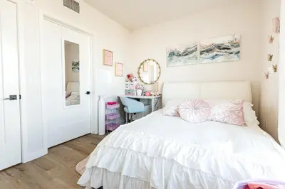 a bedroom with a white bed and a desk at Hollywood Celebrity 2 Bd with SkyLine and Hollywood Sing View in Los Angeles