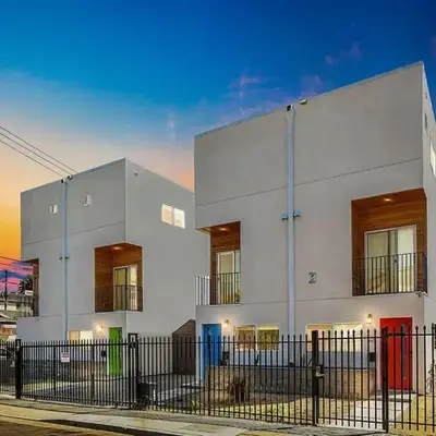 Spacious 4BR Townhouse with Free Parking Near DTLA
